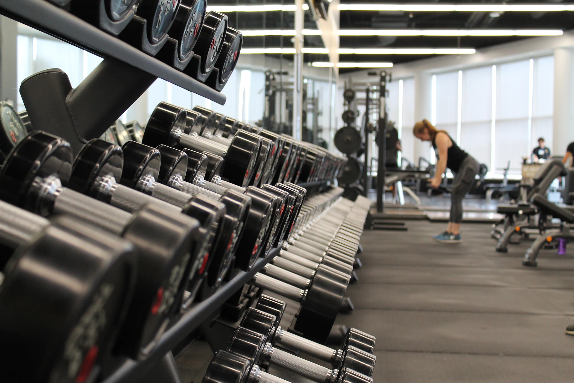 Moderner Empfangsbereich im Prime Fitness Club